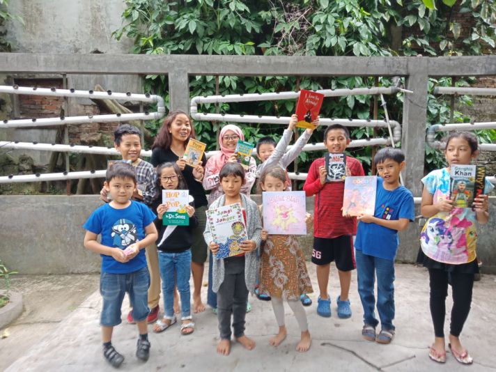 Membantu Anak Mengasah Keterampilan Bahasa Inggris Lewat Little Book Club Pustakalana Didukung CLC Bandung